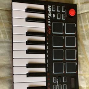 Akai MPK Mini play midi controller